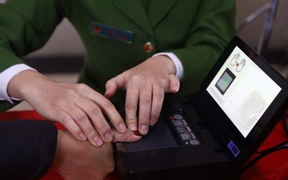 為辦理芯片公民身份證者採集指紋。