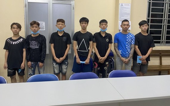 被抓獲的劫匪團夥。（圖：警方提供）