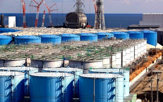 圖為福島第一核電廠外放置含氚廢水的儲存槽。