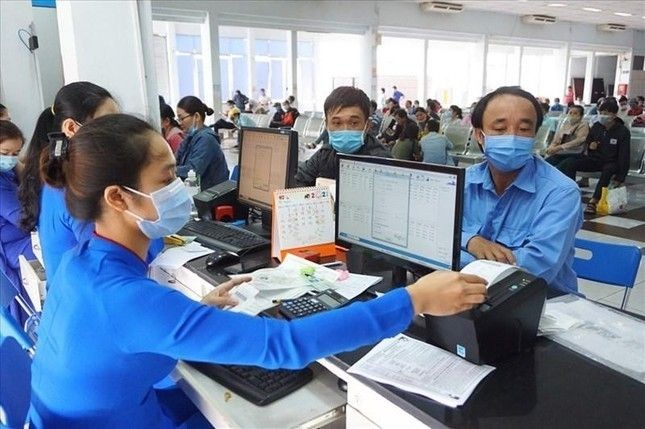 乘客乘客在西貢火車站購買車票。（圖：成銅）
