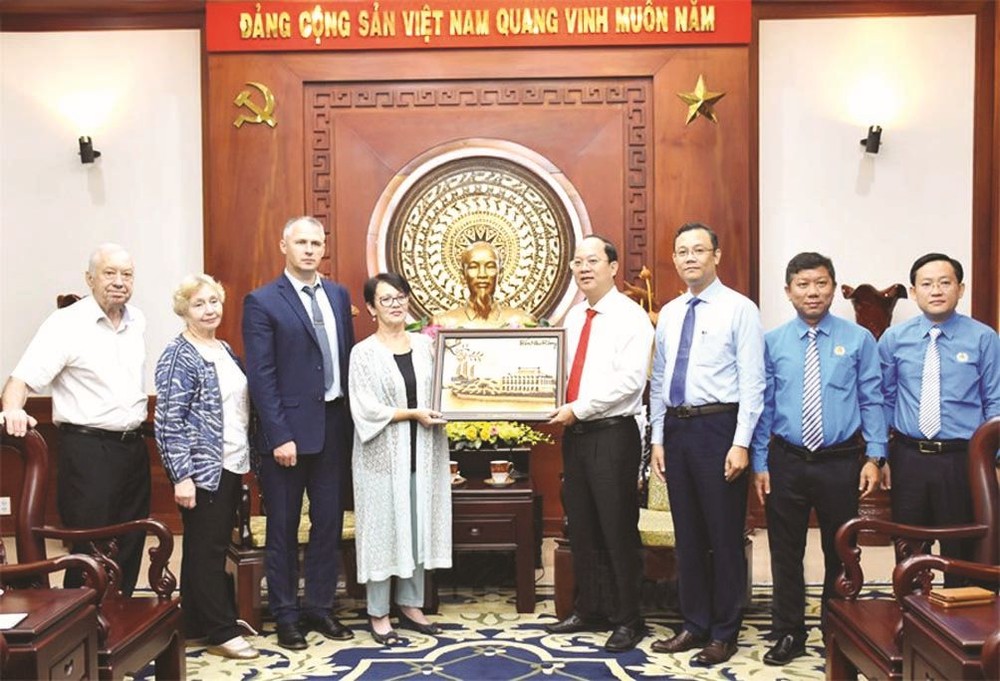 本市與俄羅斯各地方加強友好合作關係