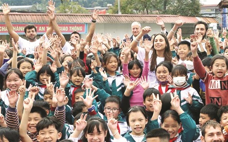 志願者為越以兩民族建友誼