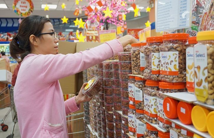 各超市和市集已為銷售年貨作好準備。