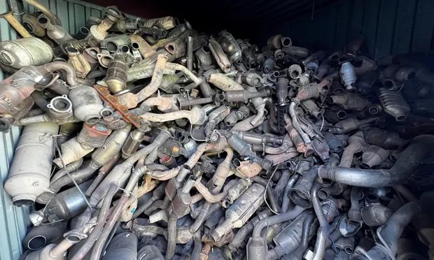 催化轉換器是將有毒氣體轉化為更安全的排放物的汽車尾氣裝置。（圖：AP）