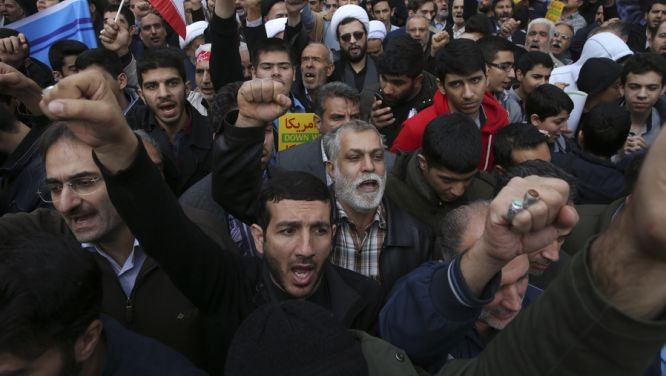 伊朗4日在全國多地舉行反美集會，譴責美國霸權，紀念“反對全球傲慢日”。（圖：新華社）