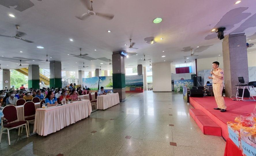 提高婦女遵守交規意識