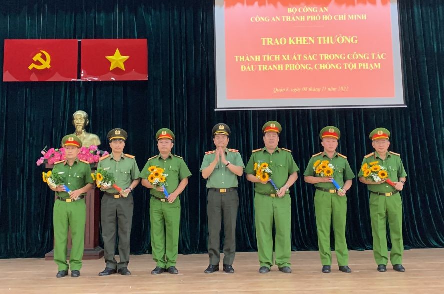 對偵破特大毒品團夥單位予以獎勵