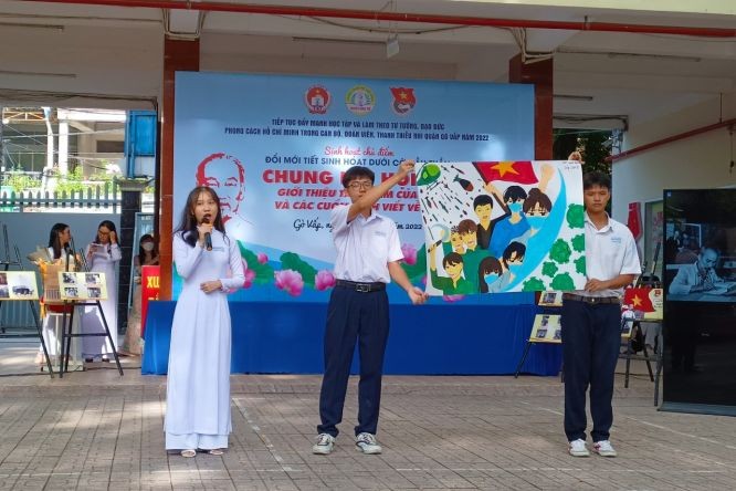 舊邑郡阮功著高中學校的升旗禮活動內容豐富多彩。（圖：秋心）