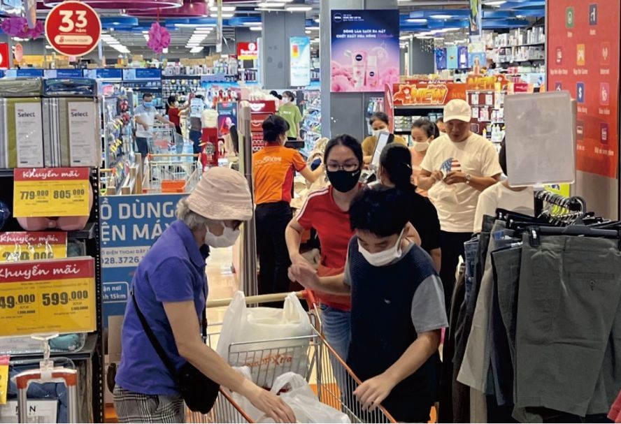 超市推出年底促銷酬賓活動。