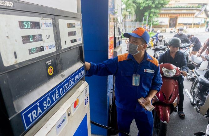 南部區若干省市最近出現燃油局部短缺情況。（圖：VNE）