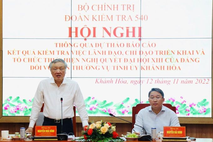 最高人民法院院長阮和平（左）在會上發表結論性講話。（圖：春成）