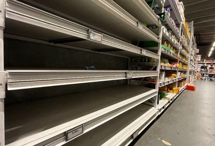 全英國各大超市的消費者最近數週一直抱怨雞蛋短缺。（圖：新華社）