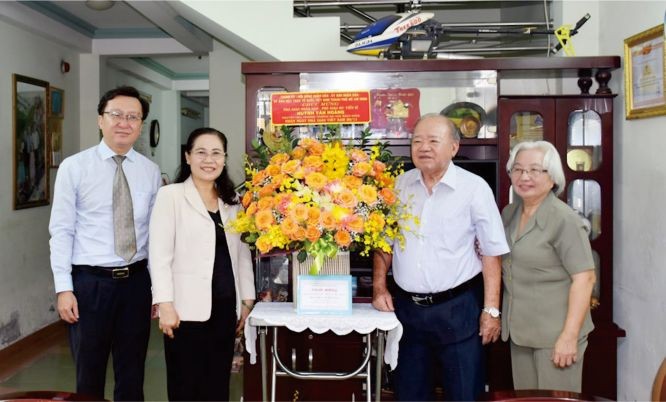 市領導探望及祝賀模範教師