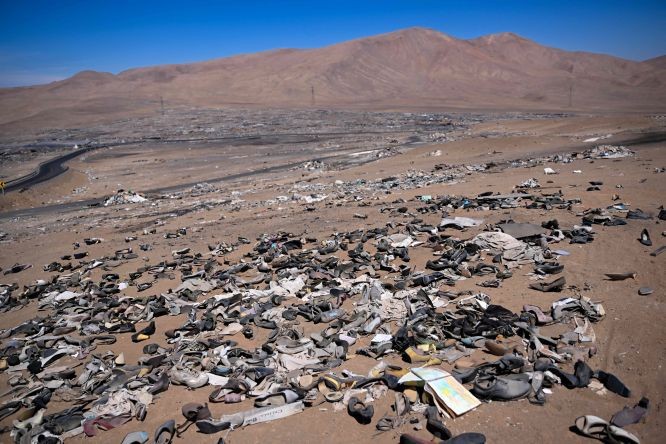 阿塔卡馬沙漠正在受到從世界各地傾倒於此一堆堆垃圾的威脅。（圖：AFP）