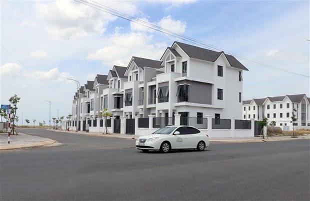 堅江省迪石市西北都市區的一排高級住房。