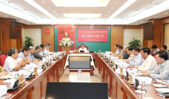 中央檢查委員會主任陳錦秀(中)主持會議。(圖:中央檢查委員會)