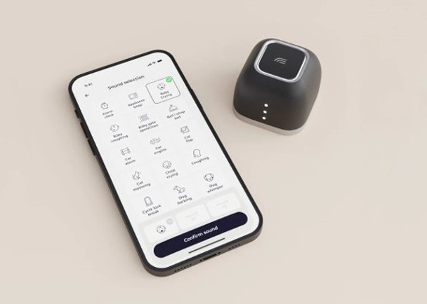 監聽器（右）可透過手機應用程式（左） 發出通知。（圖：互聯網）