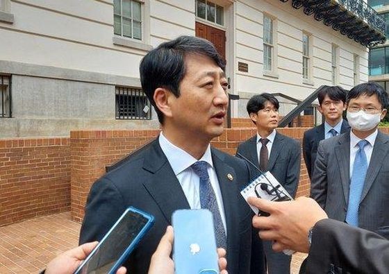 韓國產業通商資源部通商交涉本部長安德根。（圖：韓聯社）