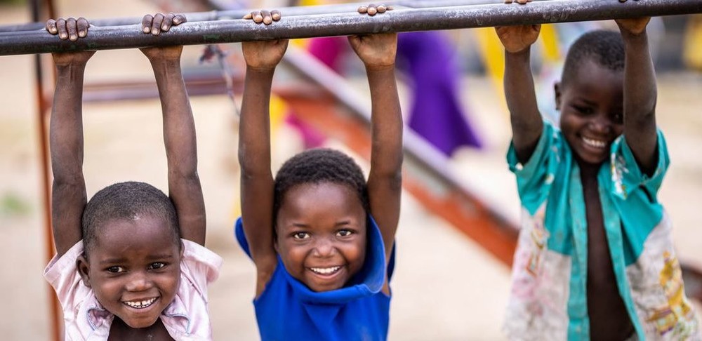 在馬拉維的卡普卡，孩子們在戶外玩耍。（圖：兒基會）
