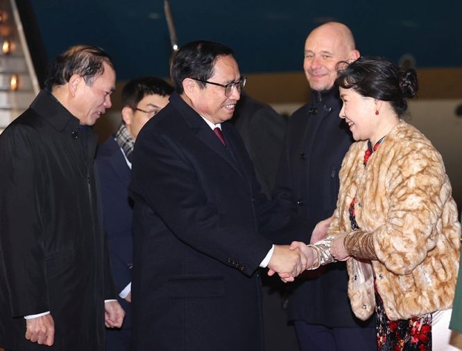 迎接政府總理范明政的歡迎儀式在阿姆斯特丹斯希普霍爾國際機場舉行。(圖:越通社)