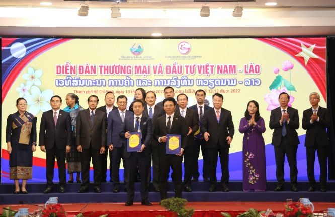 本市與老撾領導見證經濟合同、合作備忘錄簽署儀式。（圖：VGP）