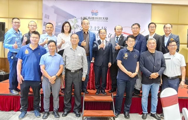 高科大越南校友會聯誼會理監事會和嘉賓合影。