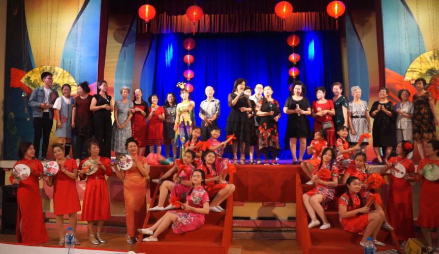 長青文藝俱樂部為迎春文藝晚會練習與準備。