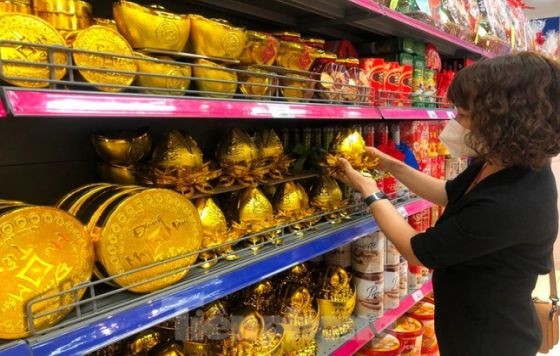 各超市的年貨充裕。