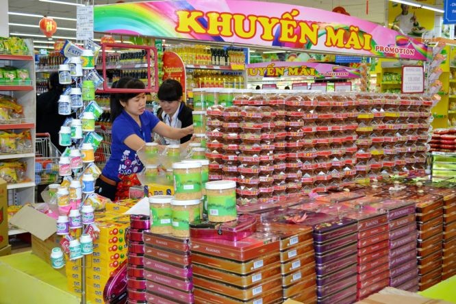 超市開始擺賣年貨。