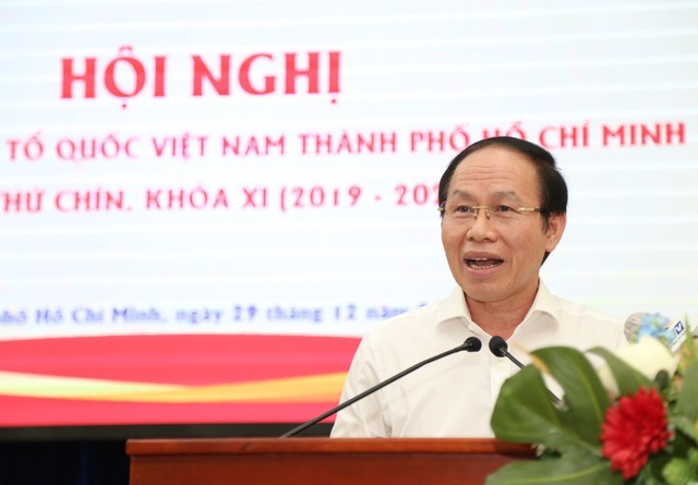 越南祖國陣線中央委員會副主席兼秘書長黎進珠在會議上致詞。(圖:VGP)