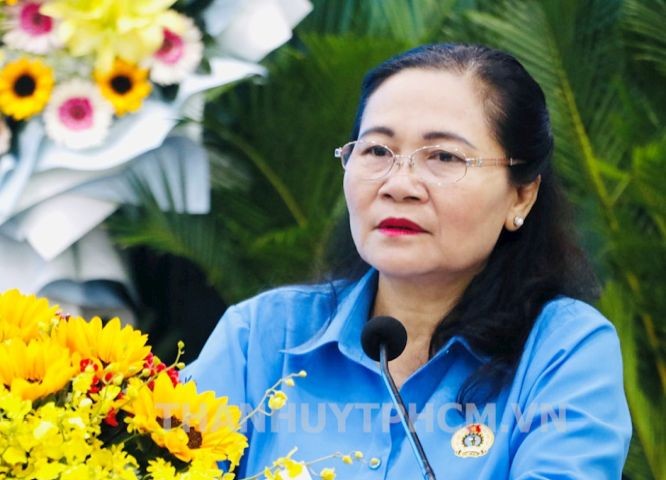 市人民議會主席阮氏麗在會上發言。(圖:市黨部新聞網)