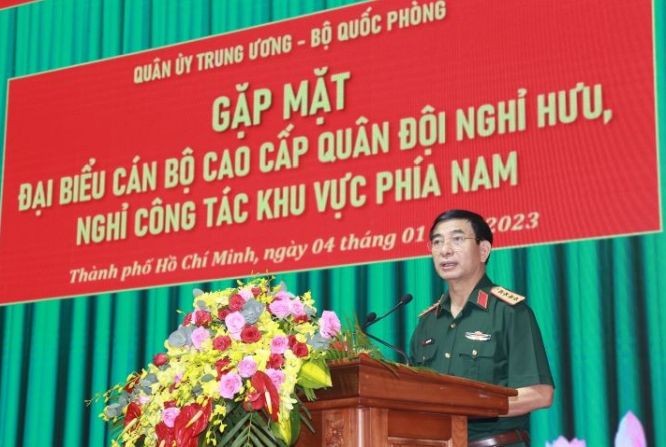 国防部部长潘文江大将在会上致词。(图:人民报)