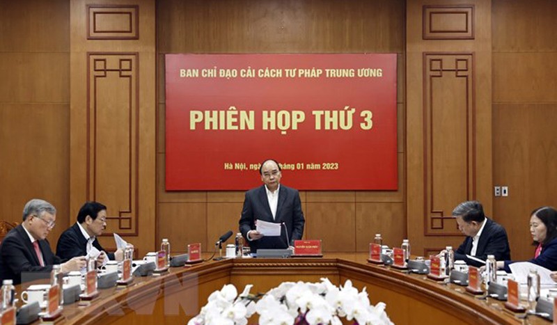 国家主席阮春福(中)主持会议。(图:越通社)