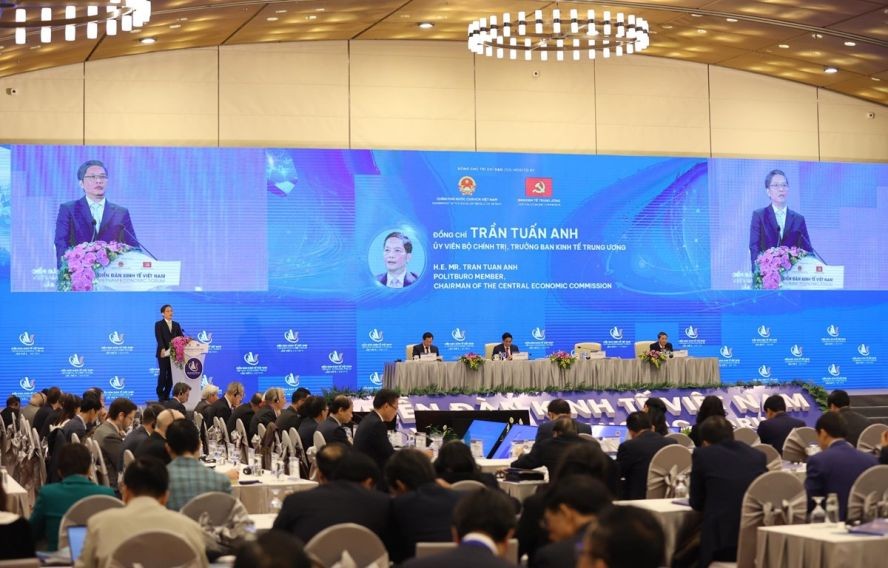 “2023年越南经济:稳定宏观经济、确保各大杠杆,稳健越过挑战”的第五次越南经济论坛。