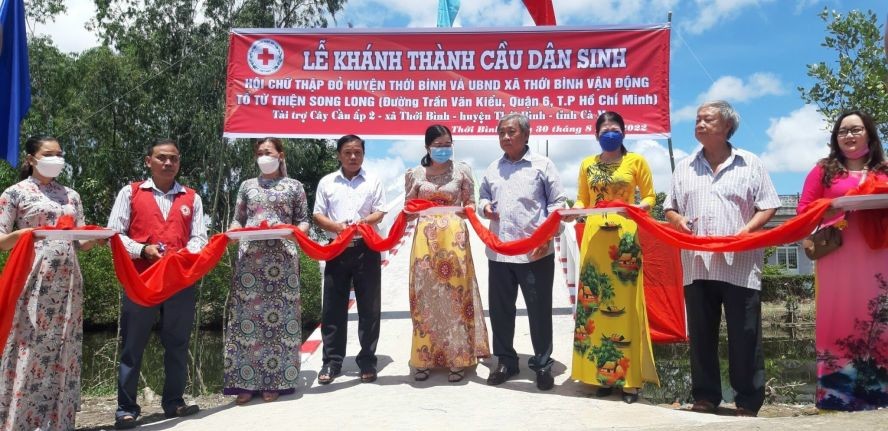 双龙慈善组在金瓯省捐建民生桥举行落成仪式。