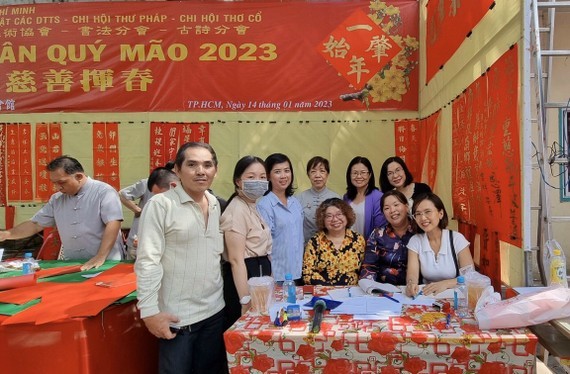 慈善挥春工作人员感谢各位的支持