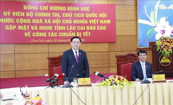 国会主席王廷惠在会上致辞。(图:越通社)
