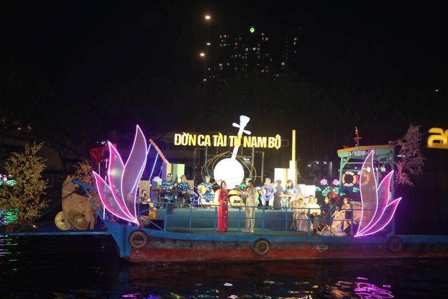 古乐弹唱乃“岸上船下”春花会的独特节目之一。