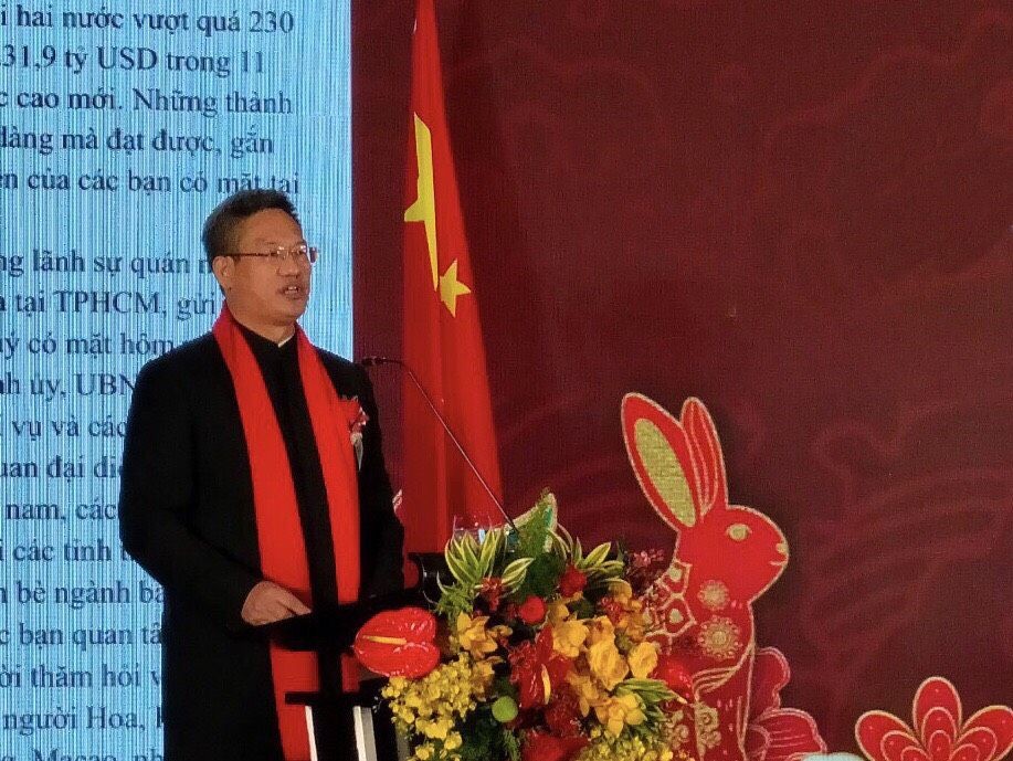 中国驻本市总领事魏华祥在招待会上致词。