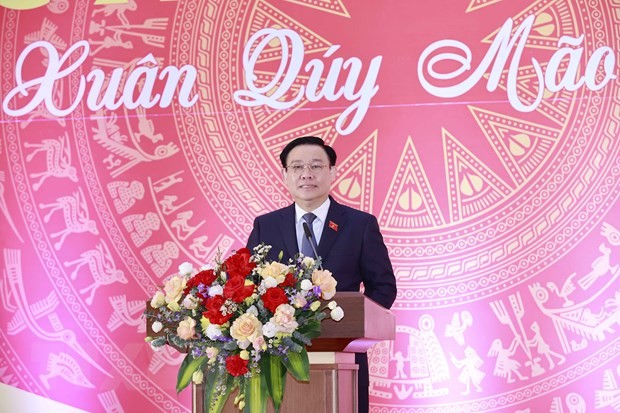 国会主席王廷惠在会上发表讲话。(图:越通社)