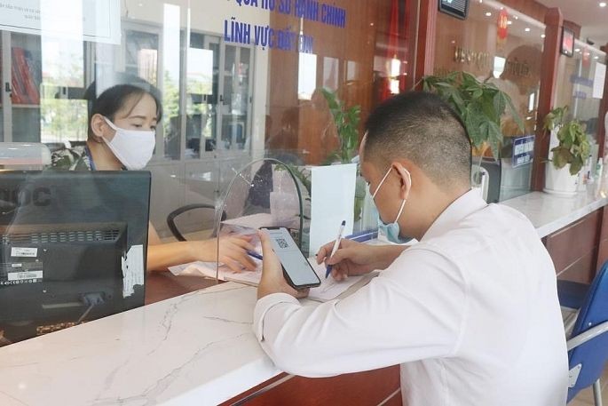 户籍卷宗得以数据化后,市民可以在任何坊乡职能机关摘录户籍证件副本,而不必返回之前的居住地、或原来办理注册手续的地方。