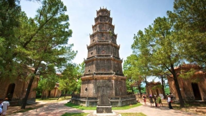 古朴、巍峨的天姥寺。