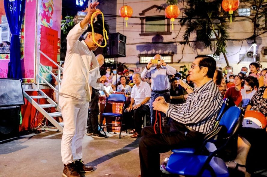 英德魔术家表演与交流。 英德魔术家表演与交流。