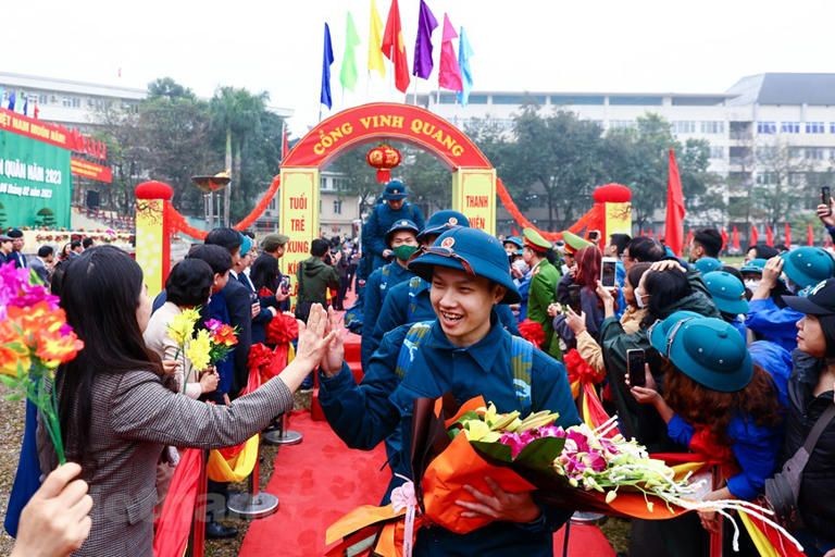 首都与北部区多省青年入伍