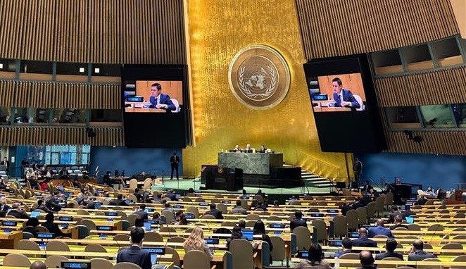 越南常驻联合国代表团团长邓黄江大使以联大副主席身份共同主持会议,并以越南国家代表资格发表了讲话。(图:越通社)