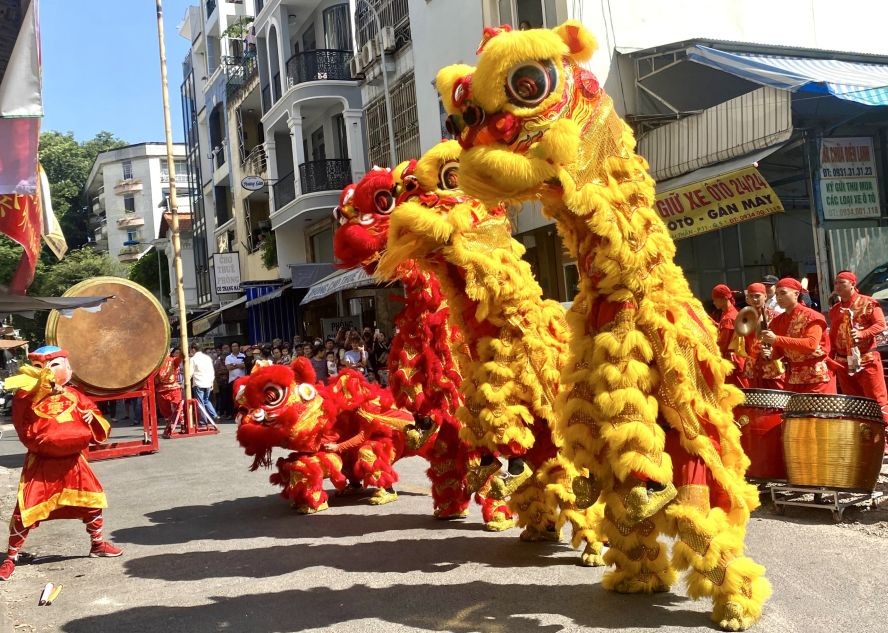 仁义堂在刘氏大宗祠表演贺年。