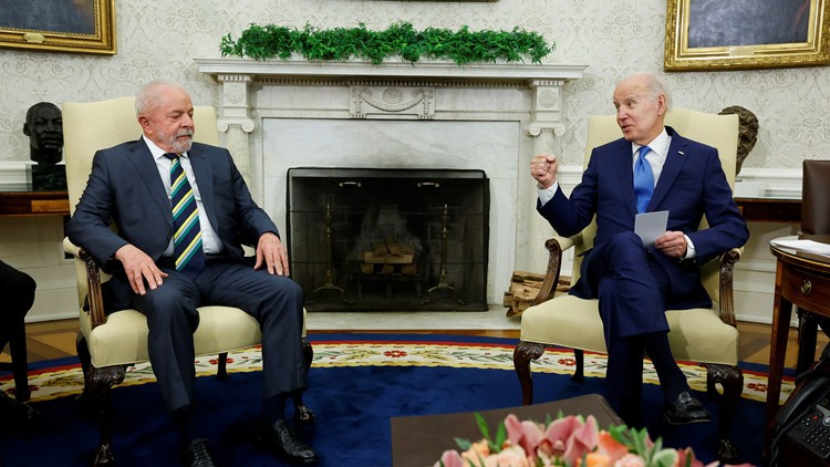 巴西总统卢拉（左）与美国总统拜登。（图：推特）