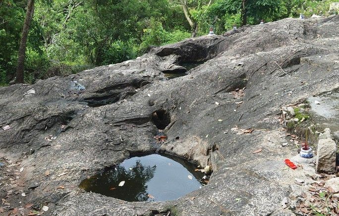 传说这些水井内的水从没有干枯，尽管山上有多干旱。