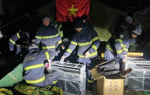 越南公安部救援队赴土耳其参加灾后救援工作。(图:越通社)