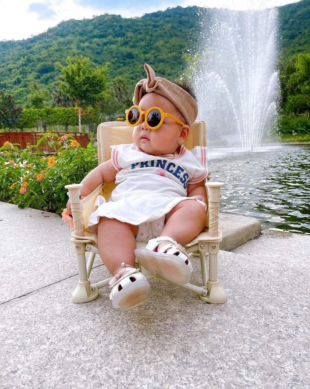 小游客的可爱造型。